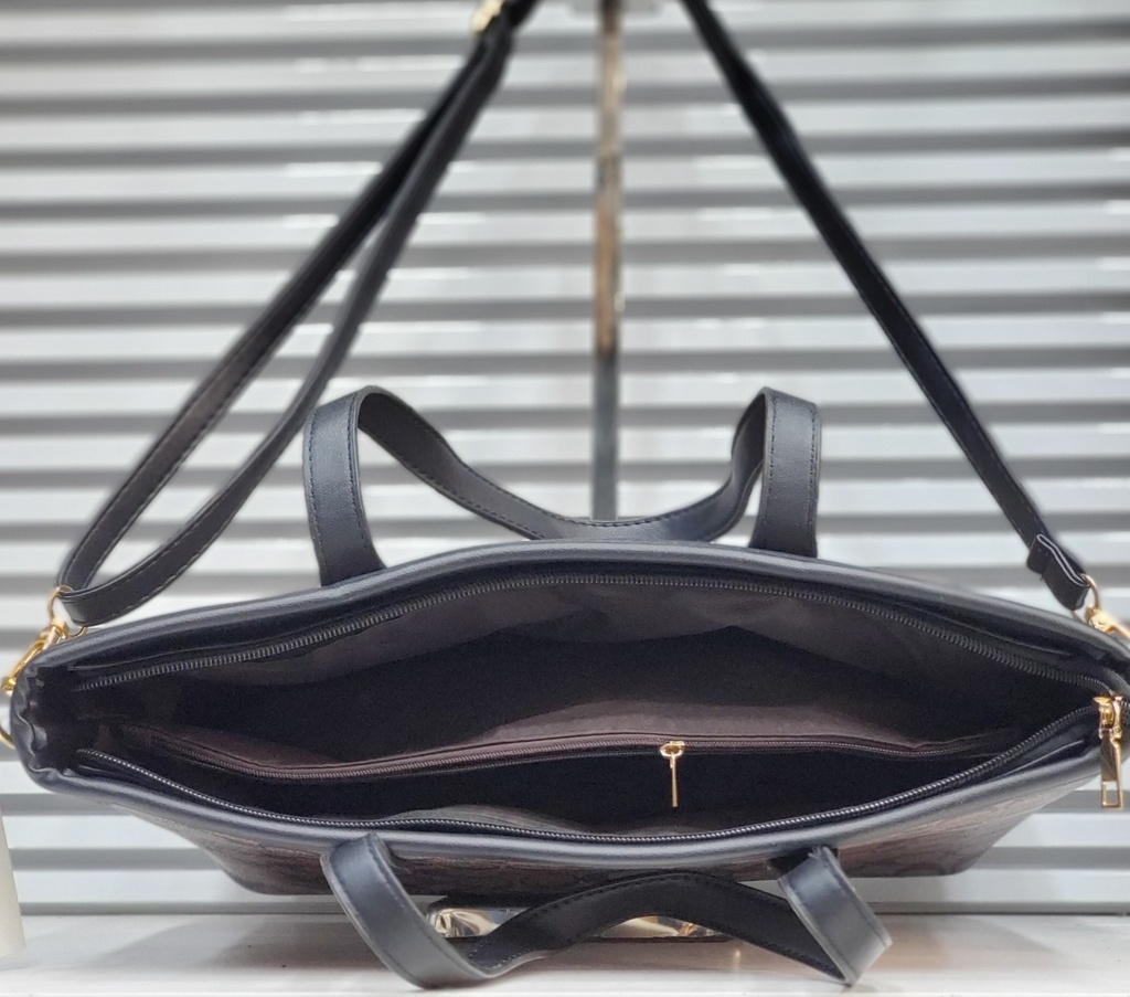 حقيبة جلد شبابية