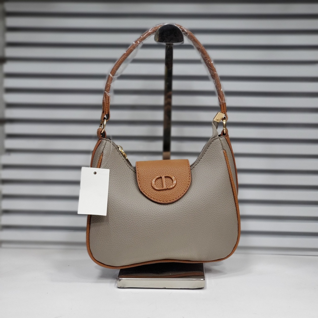 حقيبة جلد شبابية