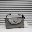 حقيبة جلد شبابية