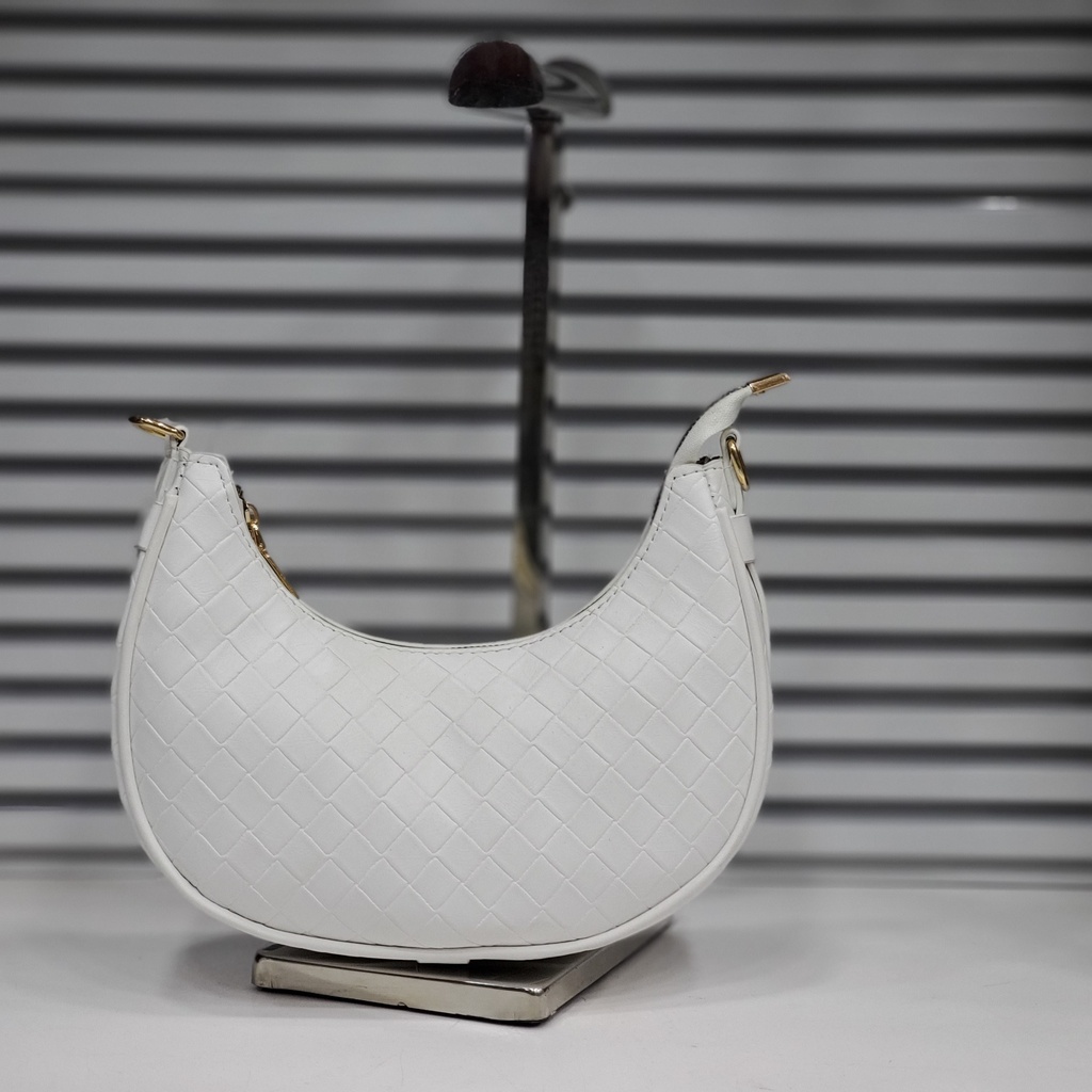 حقيبة جلد شبابية