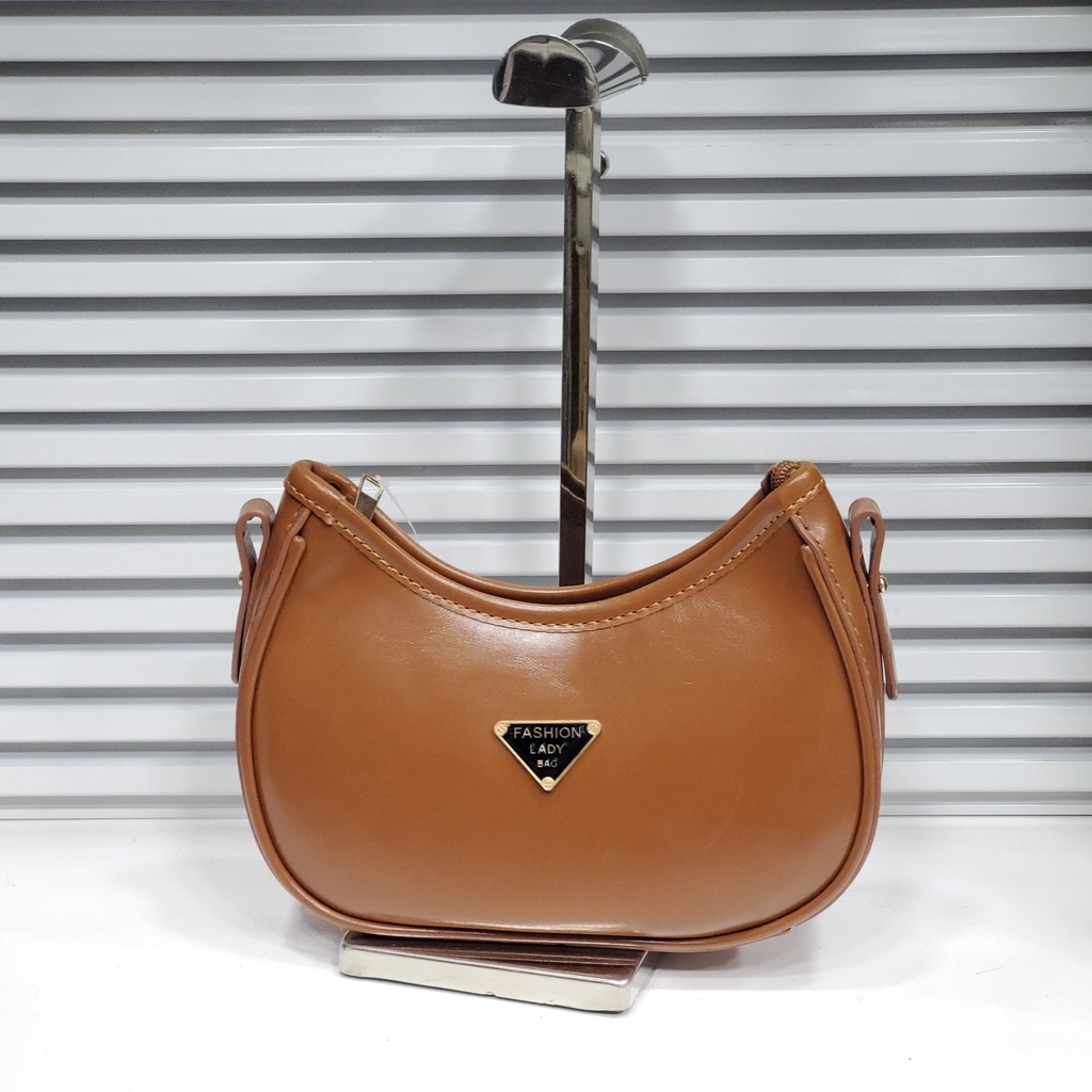 حقيبة جلد شبابية