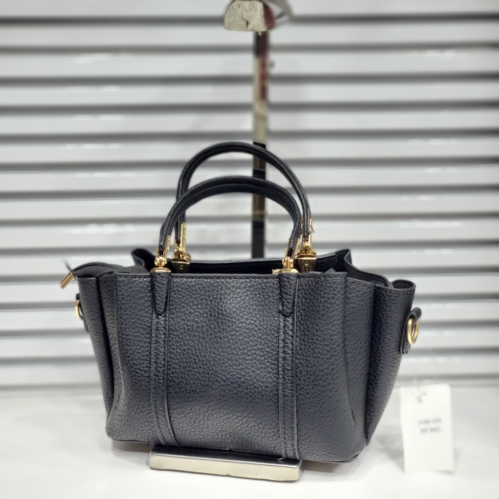 حقيبة جلد شبابية