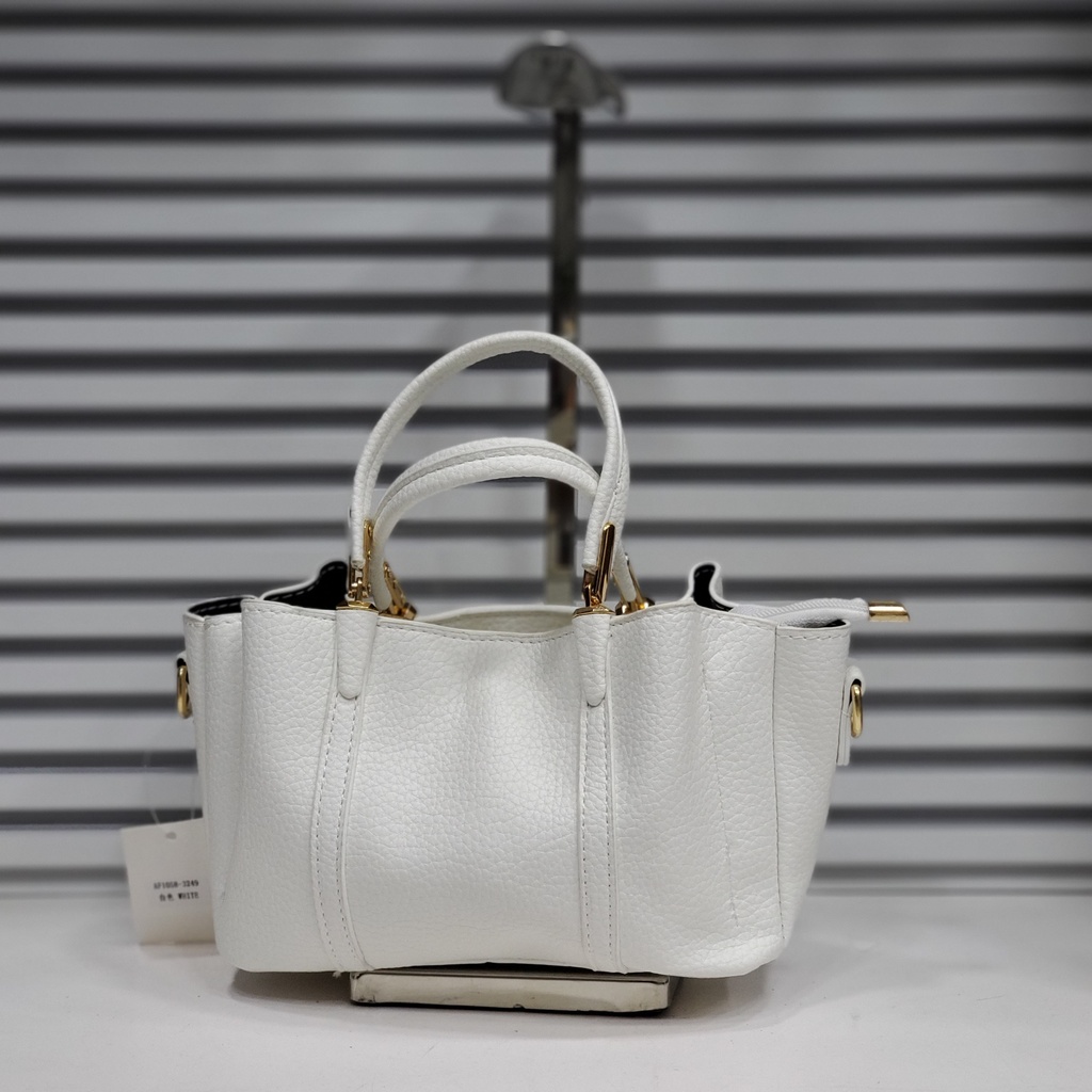 حقيبة جلد شبابية