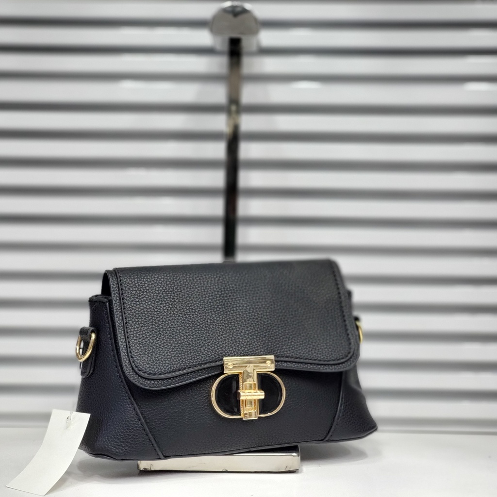 حقيبة جلد شبابية