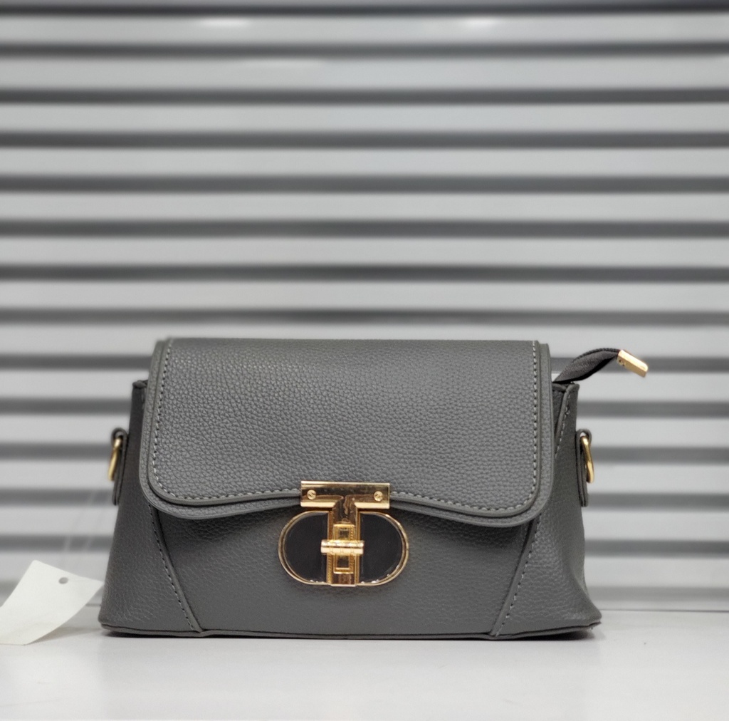 حقيبة جلد شبابية