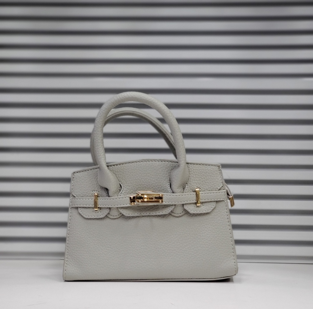 حقيبة جلد شبابية