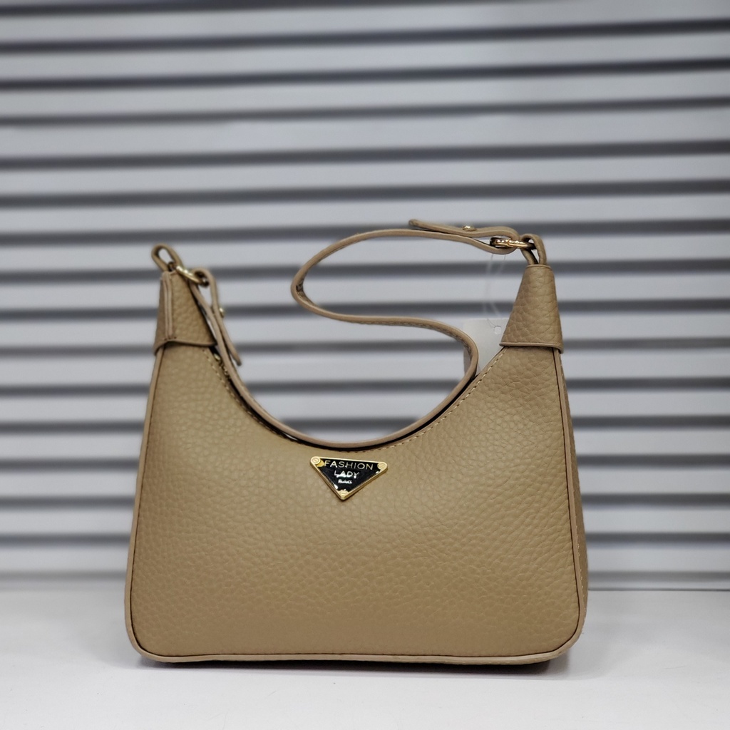 حقيبة جلد شبابية