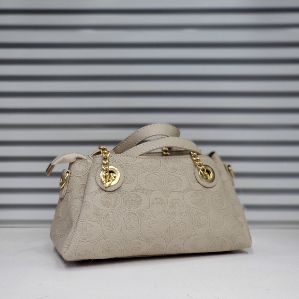 حقيبة جلد شبابية