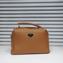 حقيبة جلد شبابية