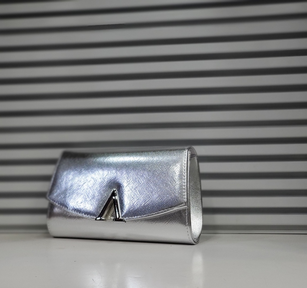 حقيبة جلد شبابية