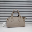 حقيبة جلد شبابية