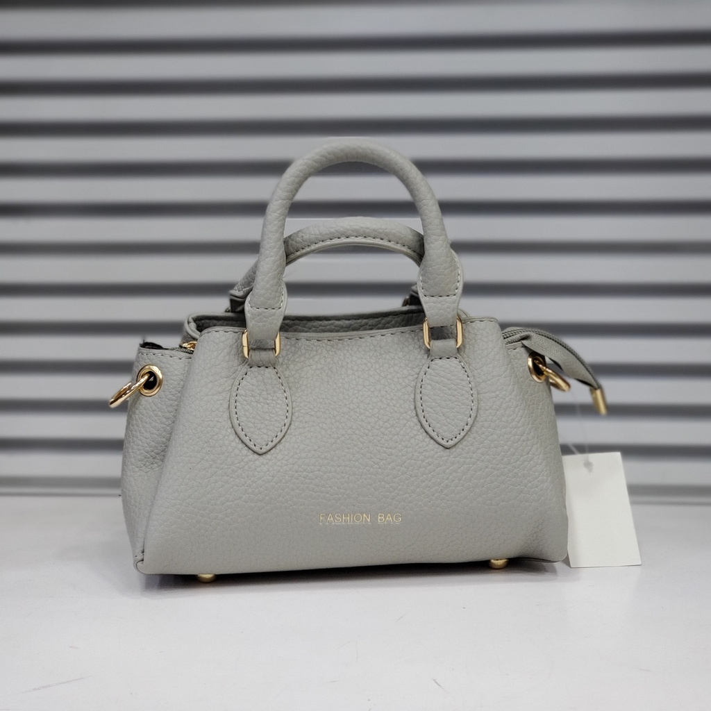 حقيبة جلد شبابية