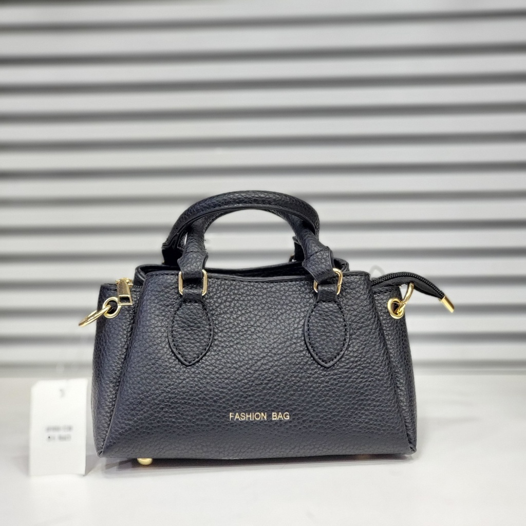 حقيبة جلد شبابية