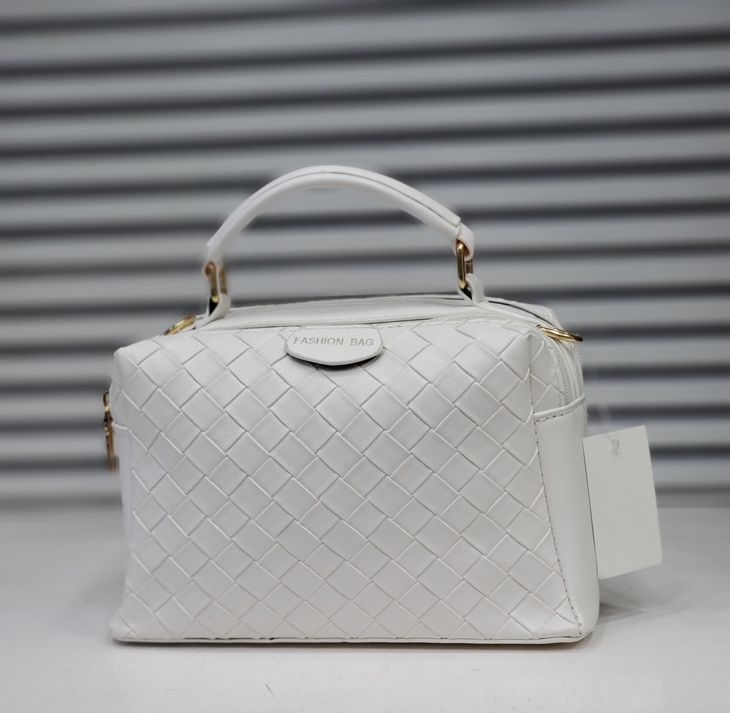 حقيبة جلد شبابية