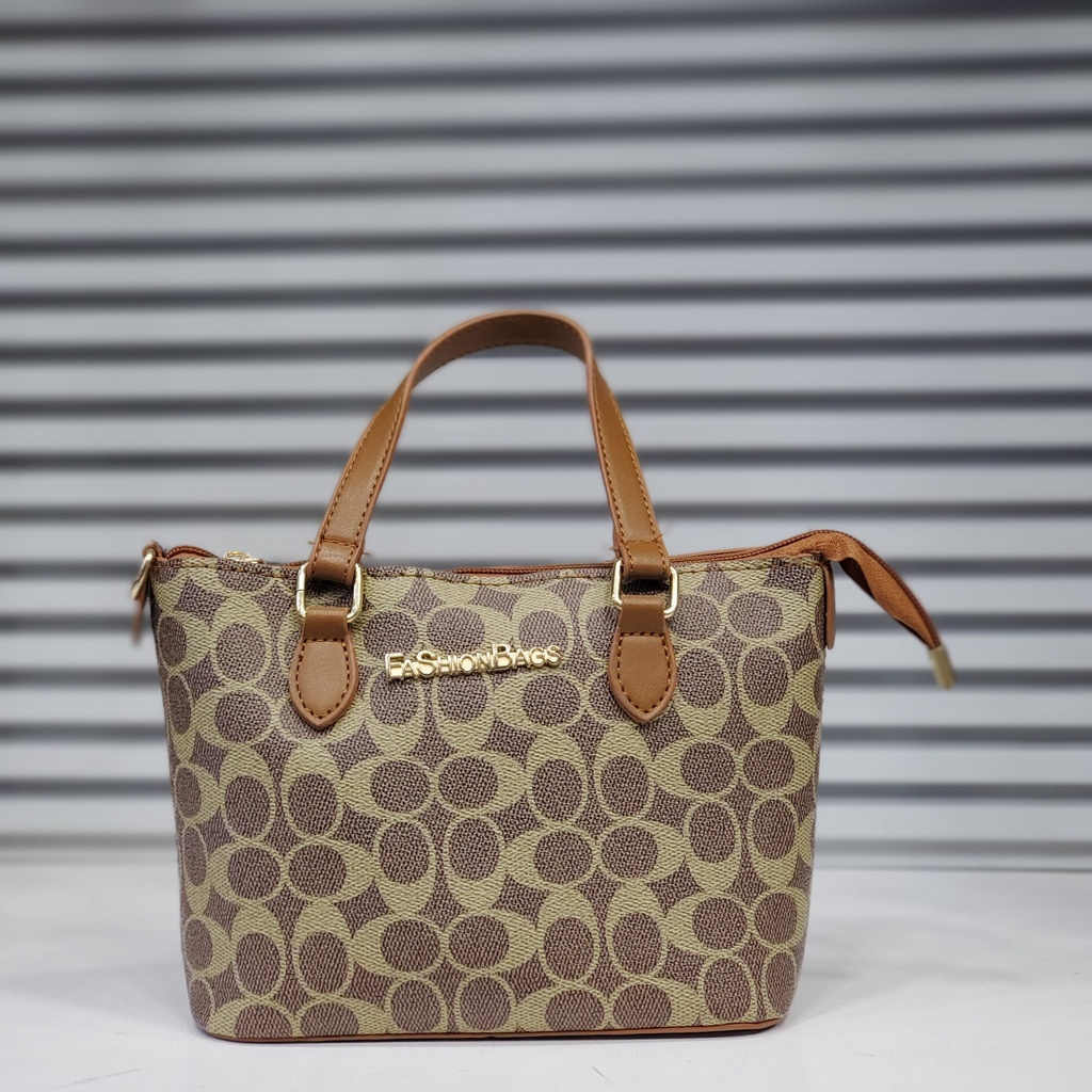 حقيبة جلد شبابية