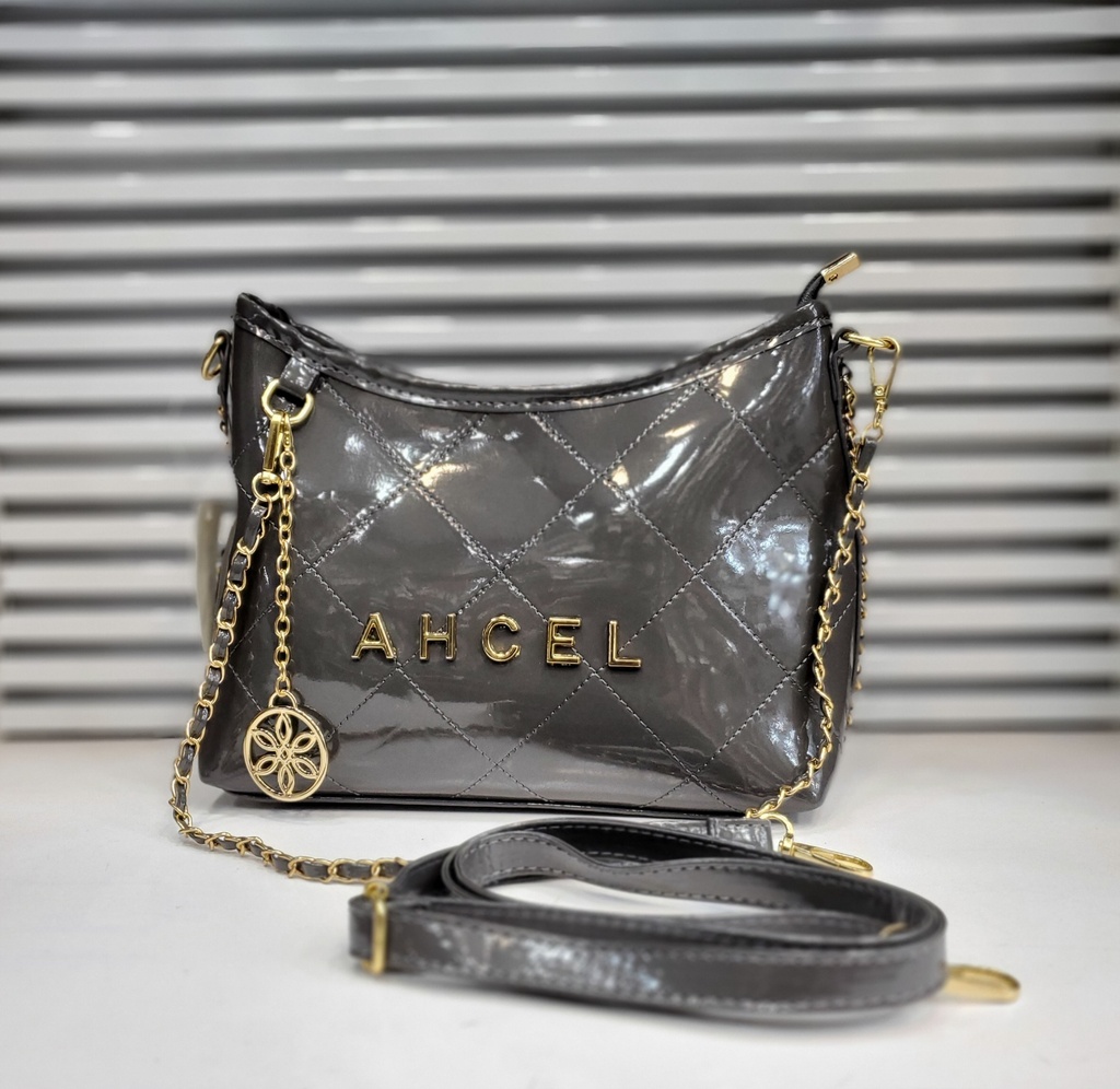 حقيبة جلد شبابية