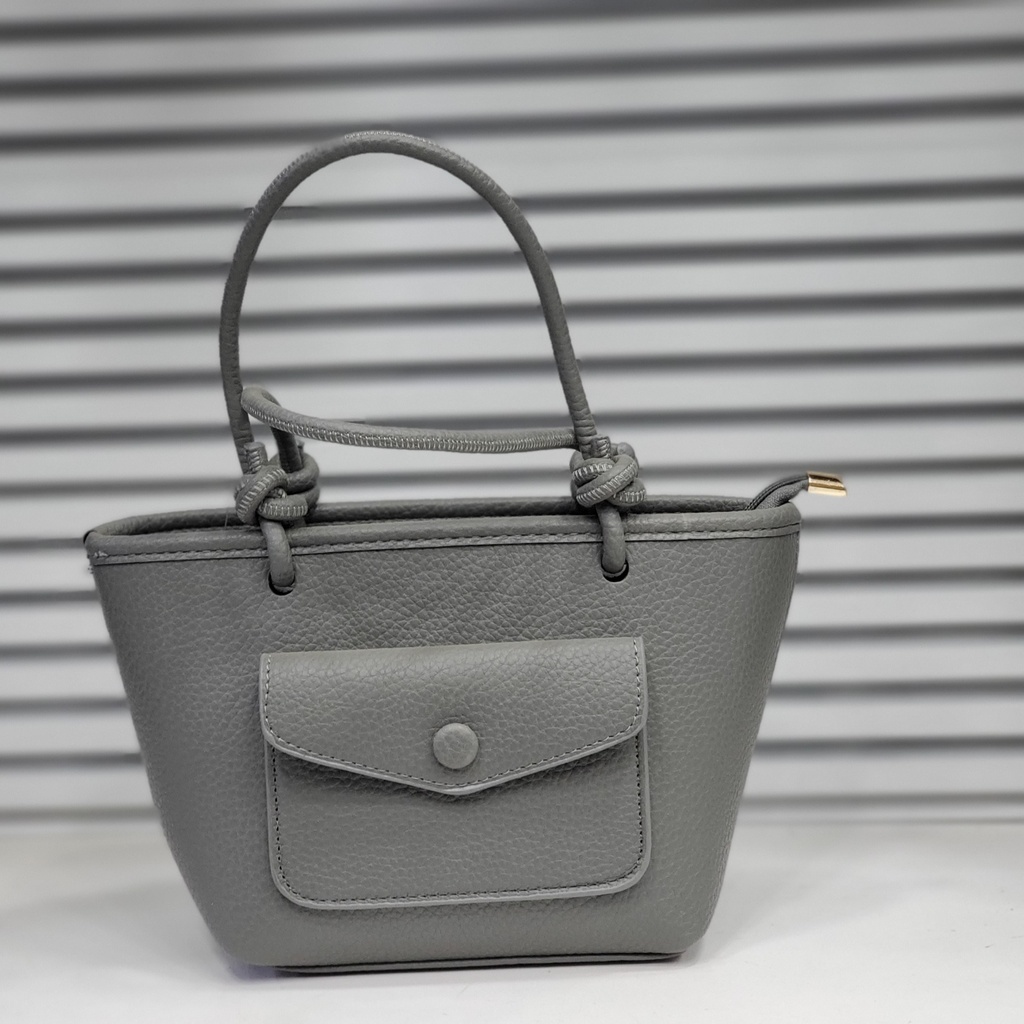 حقيبة جلد شبابية