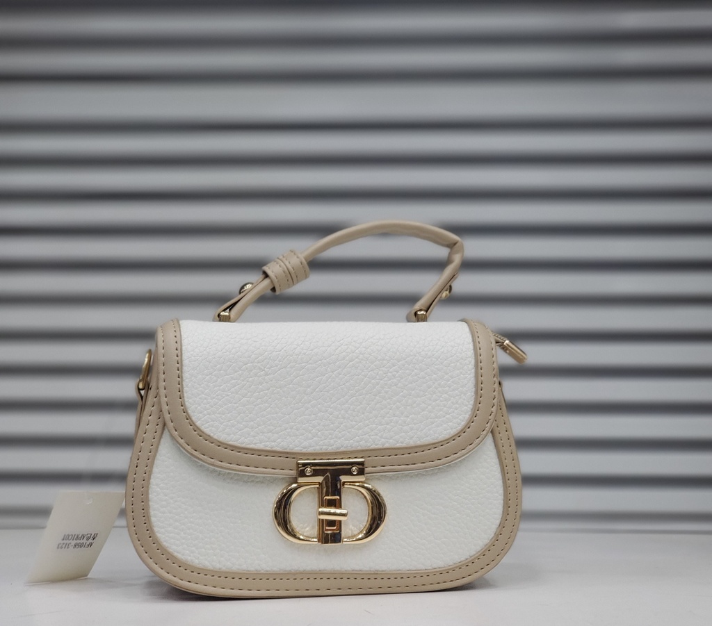 حقيبة جلد شبابية