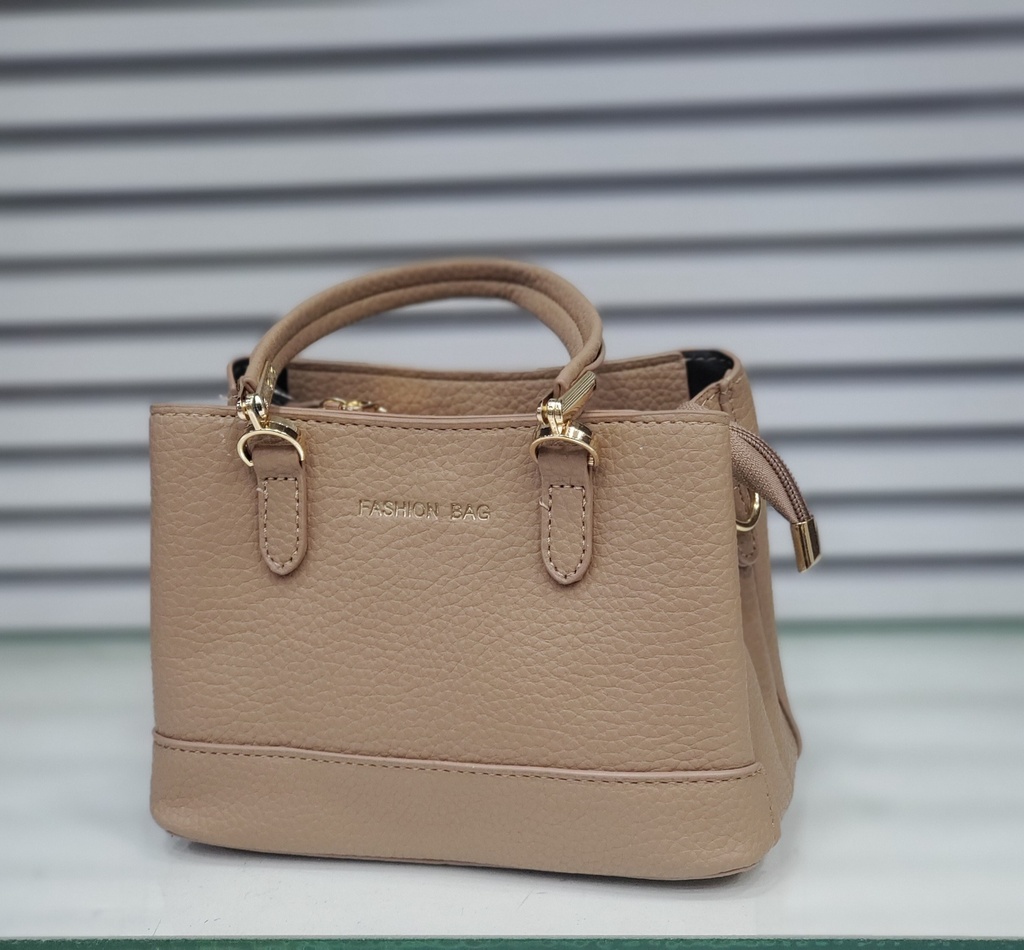 حقيبة جلد شبابية