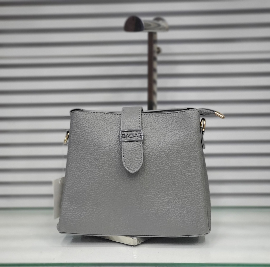 حقيبة جلد شبابية