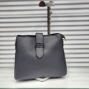 حقيبة جلد شبابية