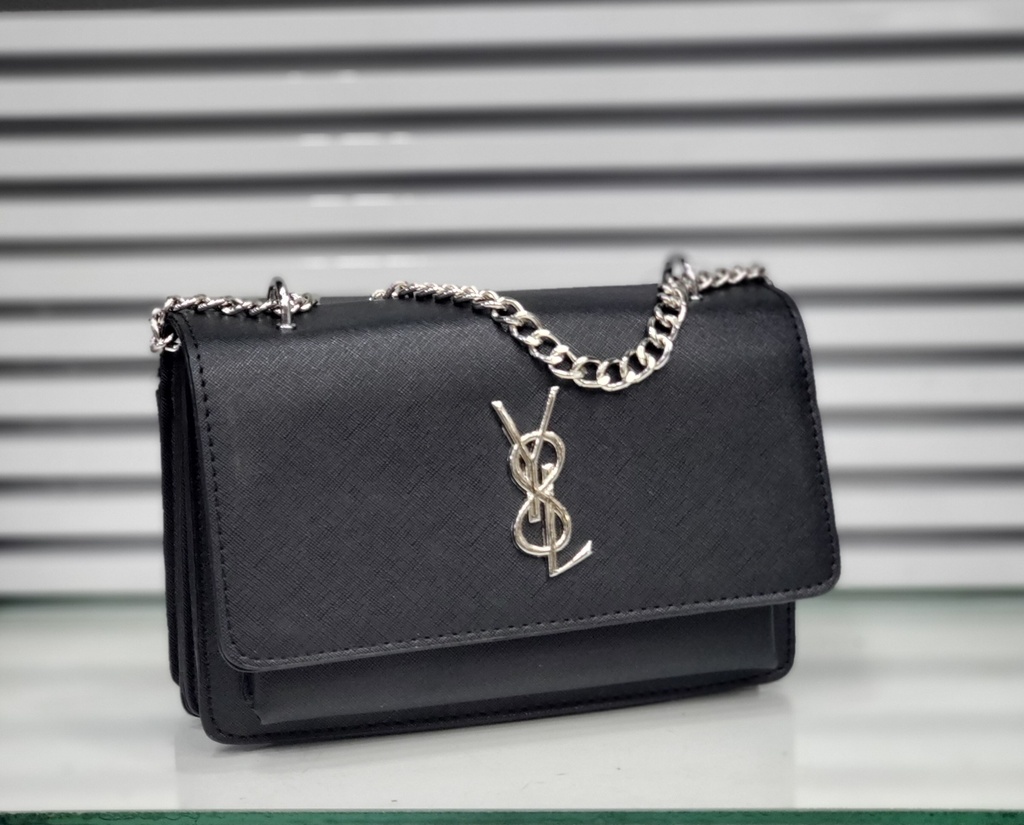 حقيبة جلد شبابية