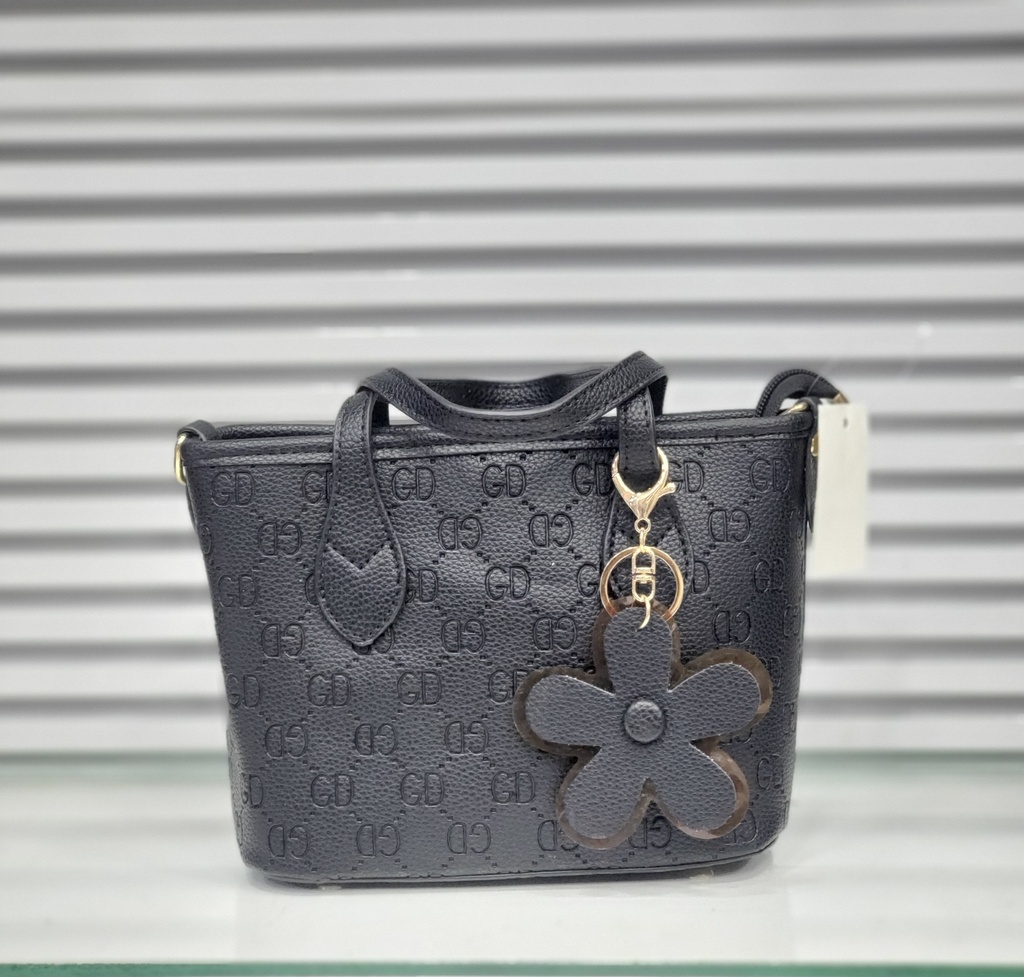 حقيبة جلد شبابية