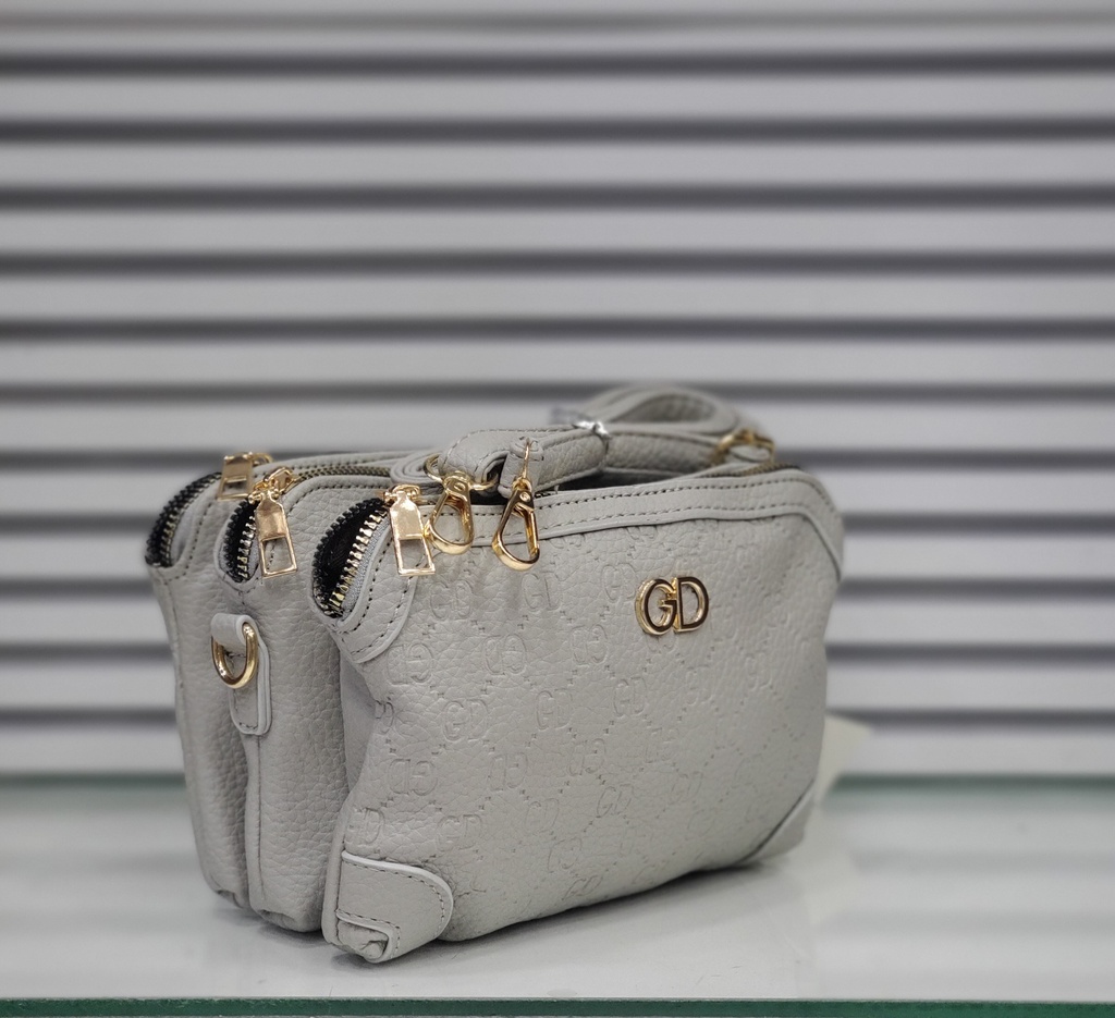 حقيبة جلد شبابية