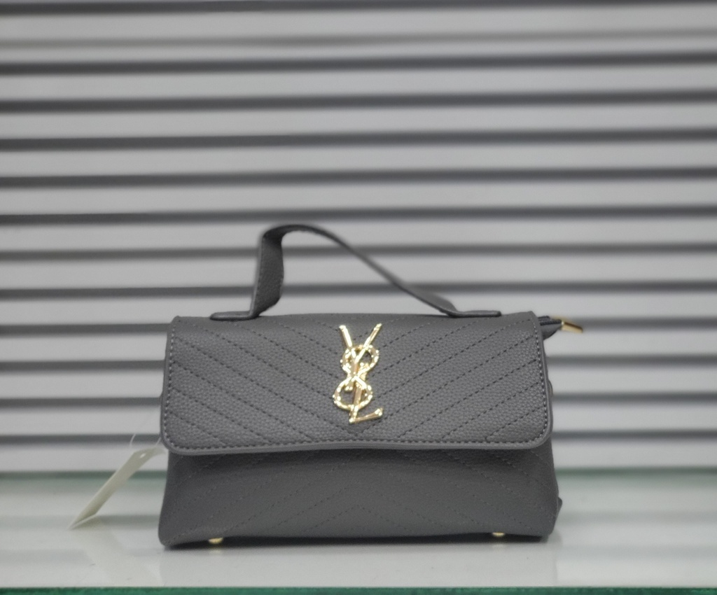 حقيبة جلد شبابية