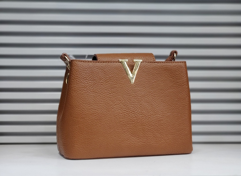 حقيبة جلد شبابية