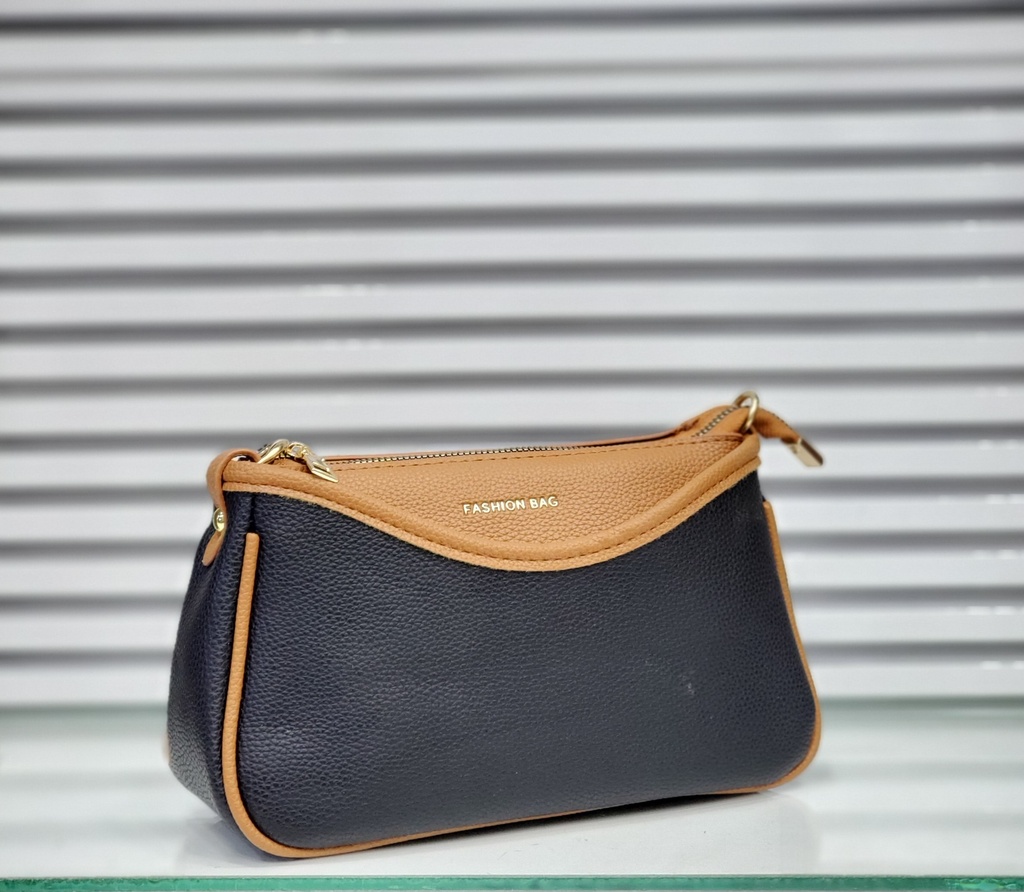 حقيبة جلد شبابية