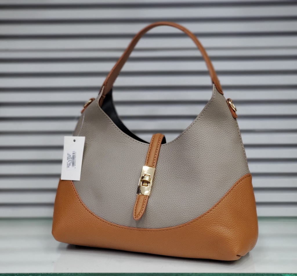 حقيبة جلد شبابية