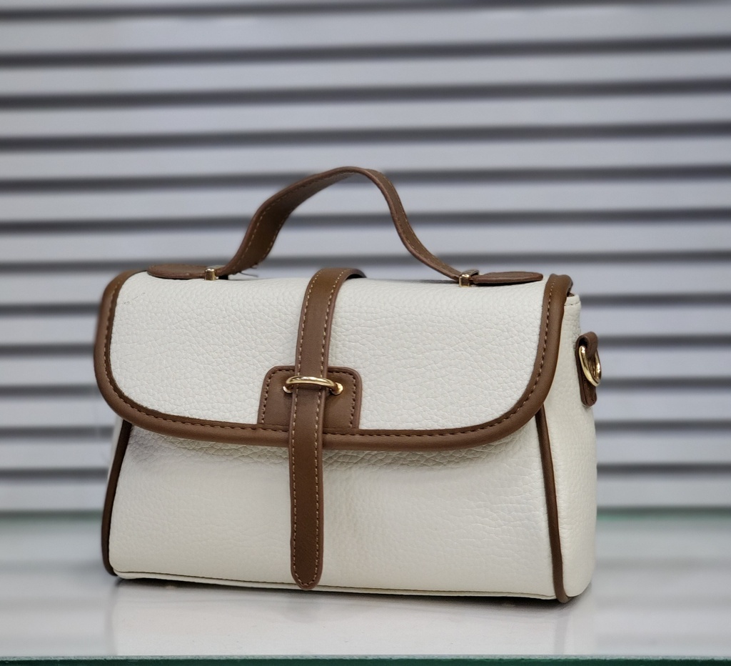 حقيبة جلد شبابية