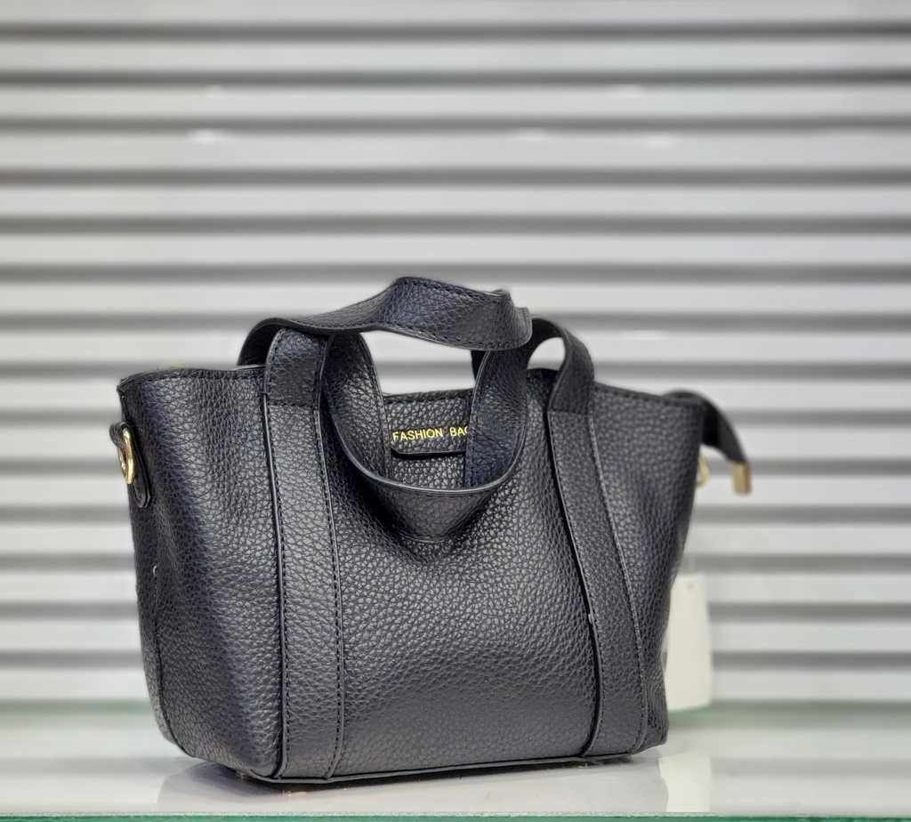 حقيبة جلد شبابية