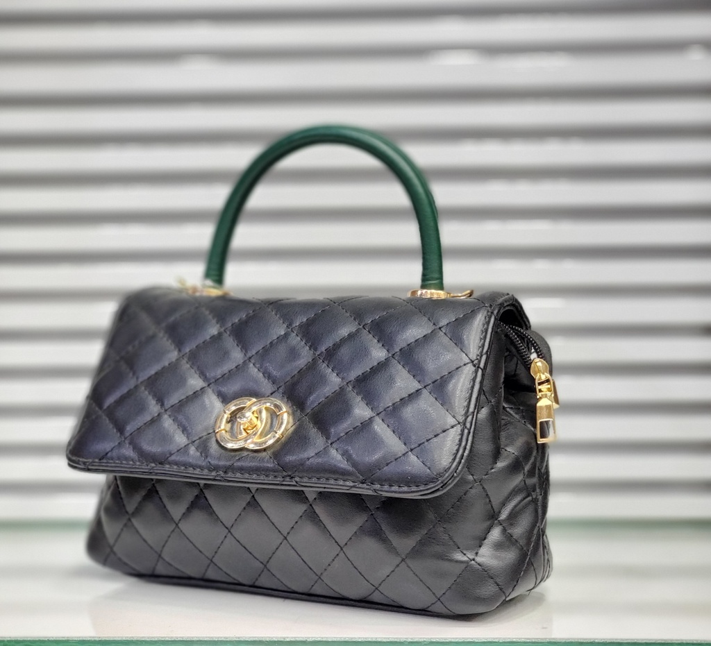 حقيبة جلد شبابية