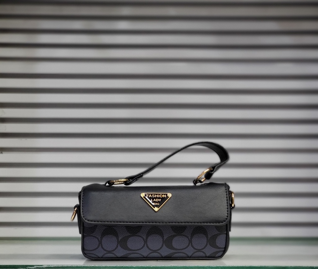 حقيبة جلد شبابية