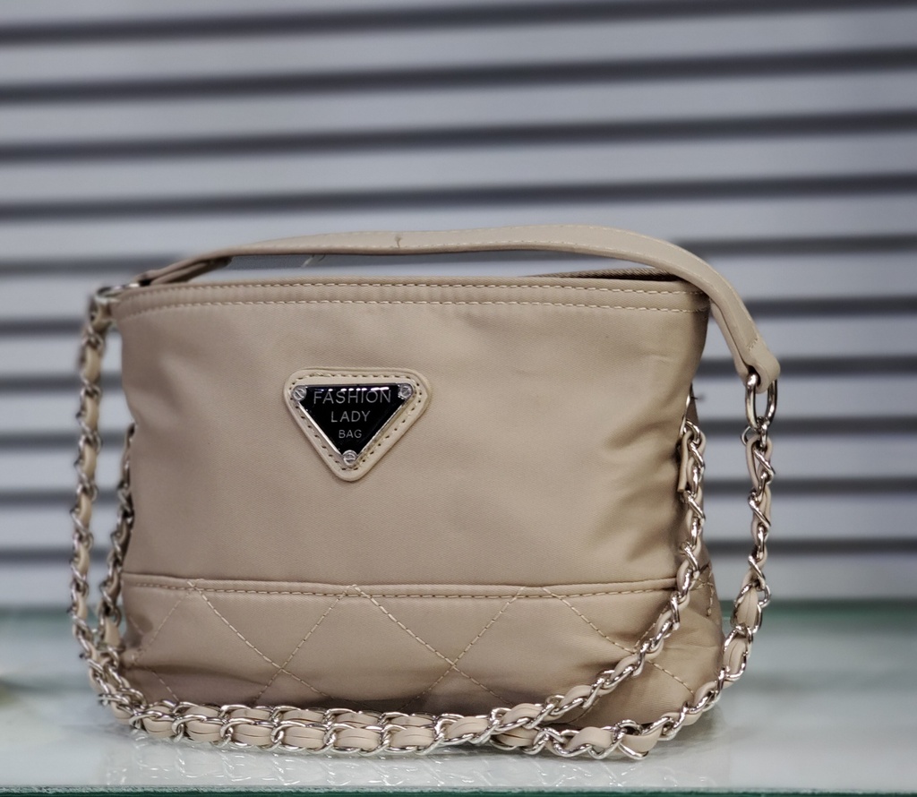 حقيبة جلد شبابية