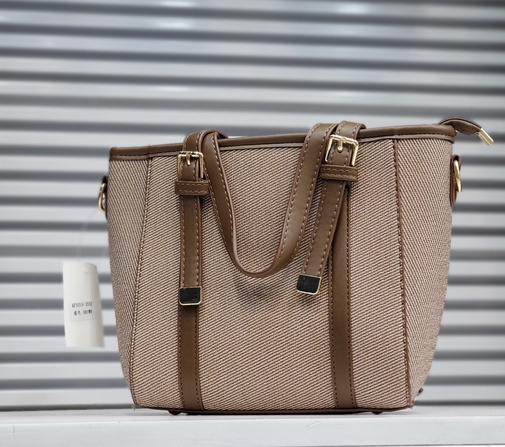 حقيبة جلد شبابية