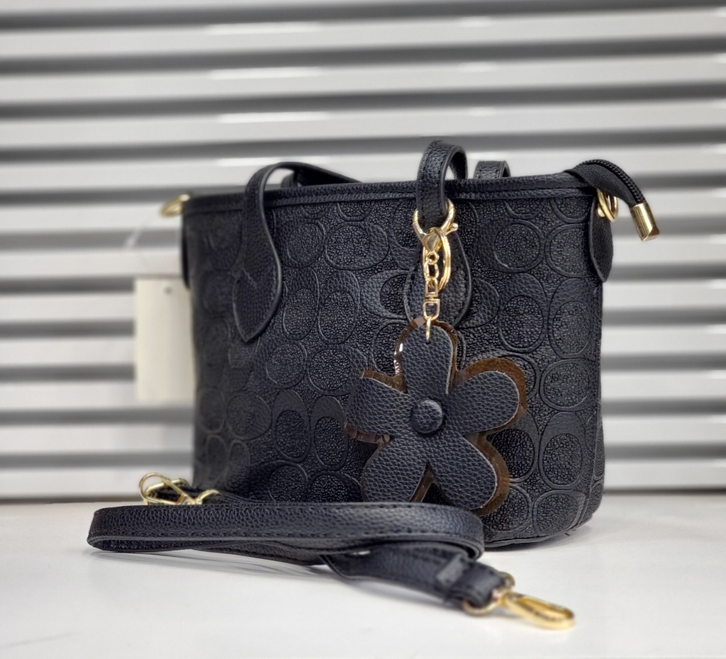 حقيبة جلد شبابية