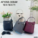 حقيبة جلد شبابية