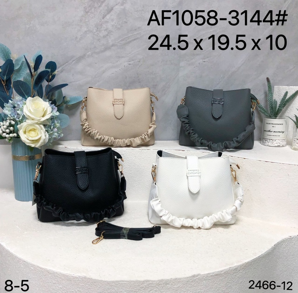 حقيبة جلد شبابية