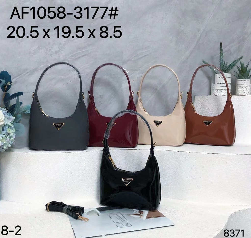 حقيبة جلد شبابية