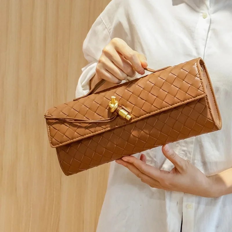 حقيبة جلد شبابية