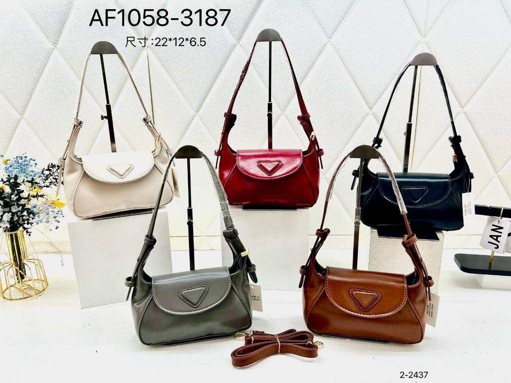 حقيبة جلد شبابية