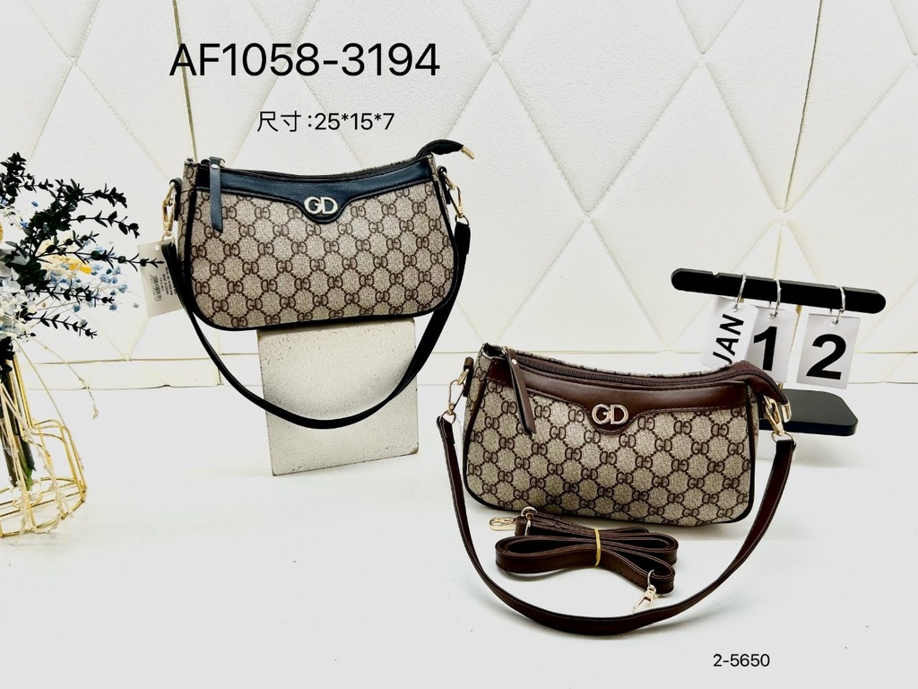 حقيبة جلد شبابية