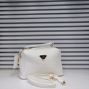 حقيبة جلد شبابية