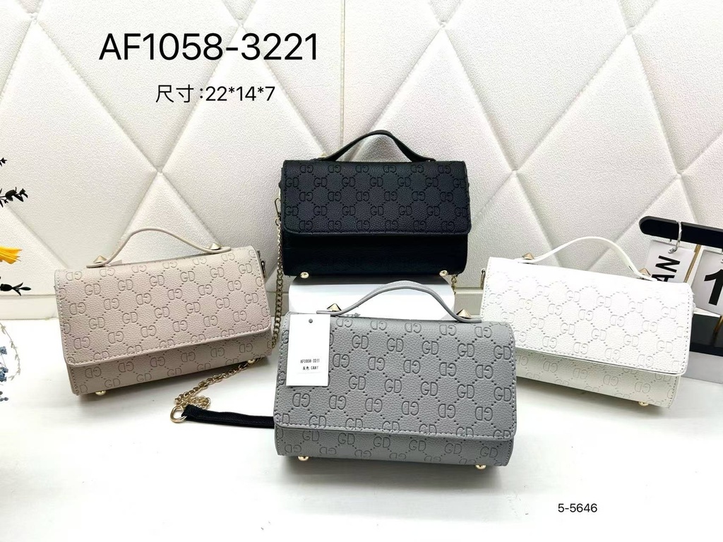 حقيبة جلد شبابية