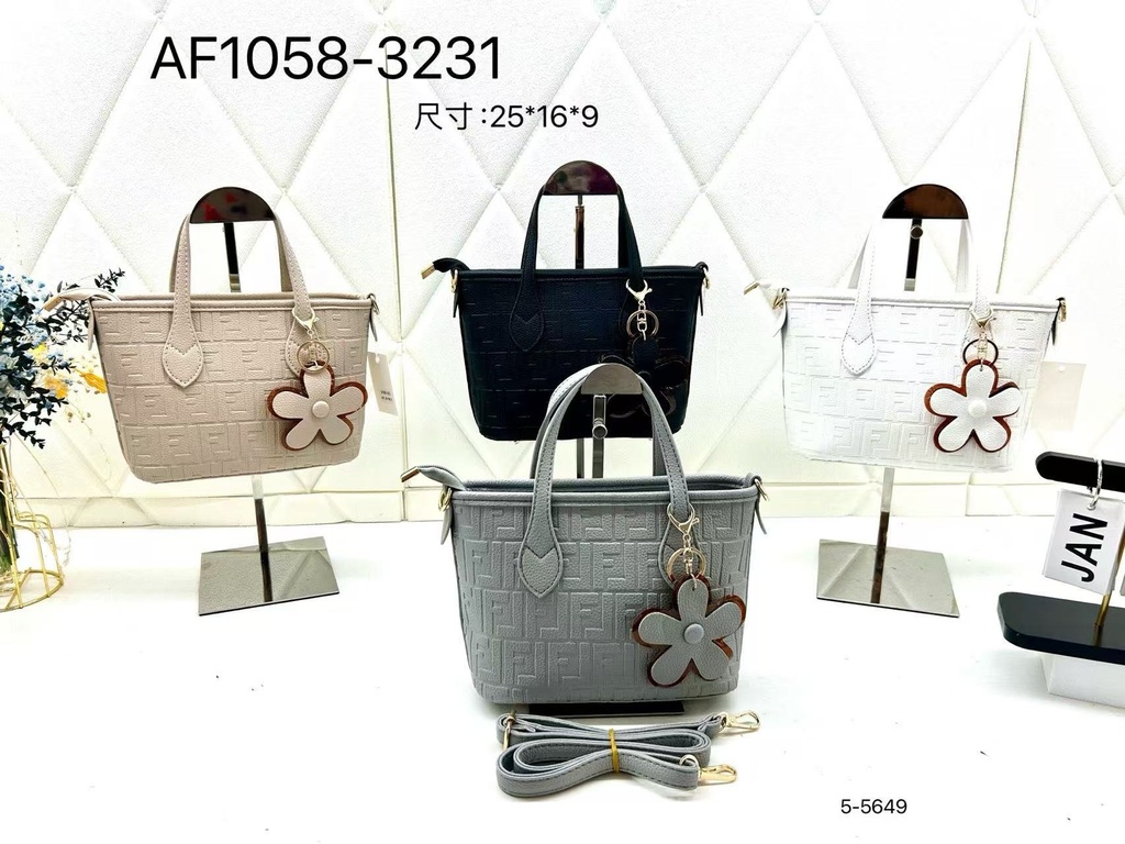 حقيبة جلد شبابية