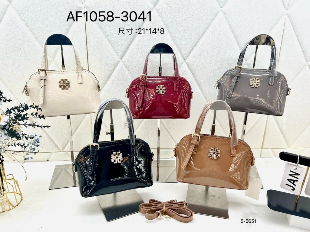 حقيبة جلد شبابية