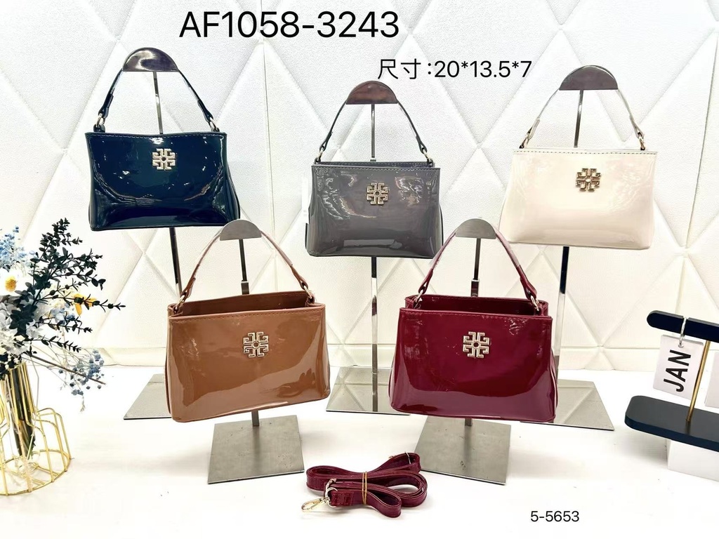 حقيبة جلد شبابية